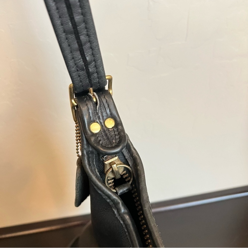 Vintage Coach 1996 medium sized duffle bag with zipper closure, black leather - Picture 11 of 16